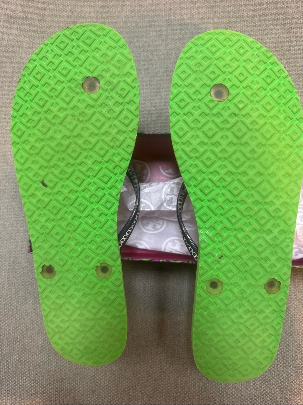 Tory Burch Navy & Green Logo Strap Flip Flops with Gold Hardware - Picture 5 of 6